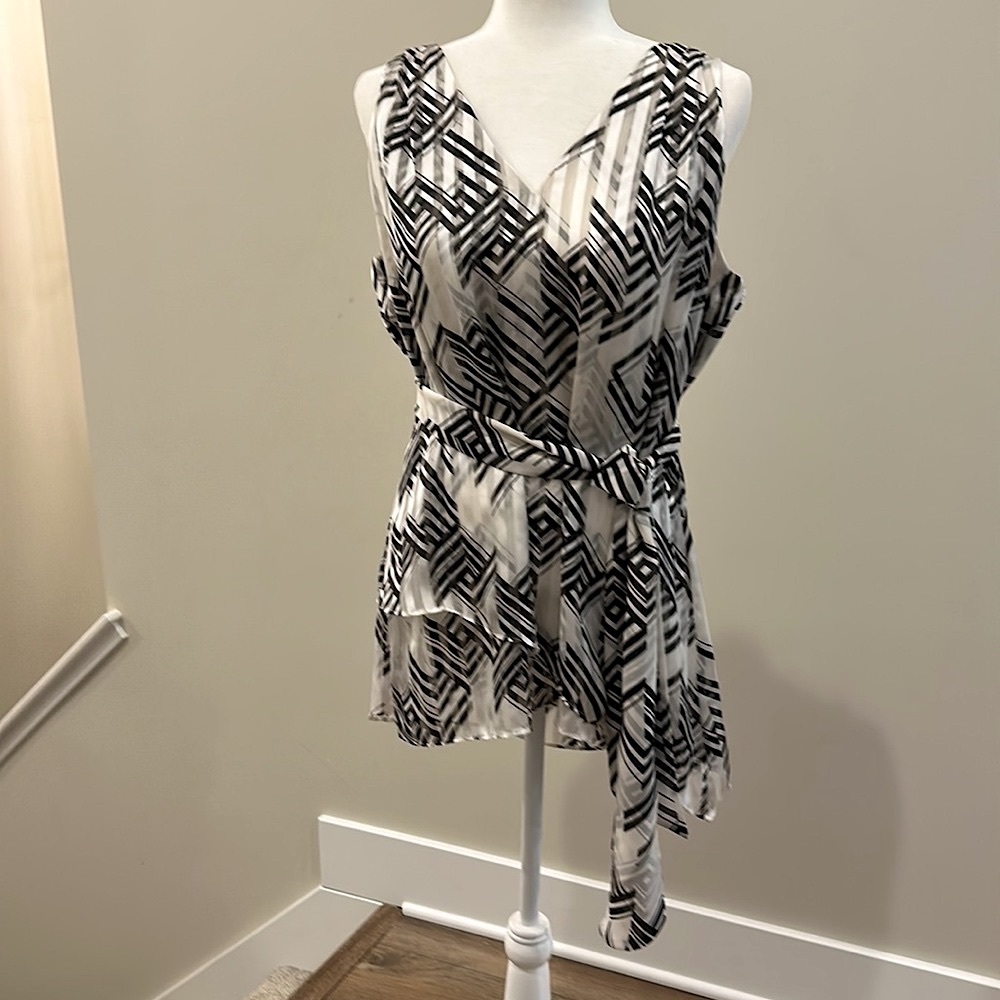 WHBM Tunic Length V-Neck Sleeveless Top With Optional Waist Tie, Size Large!